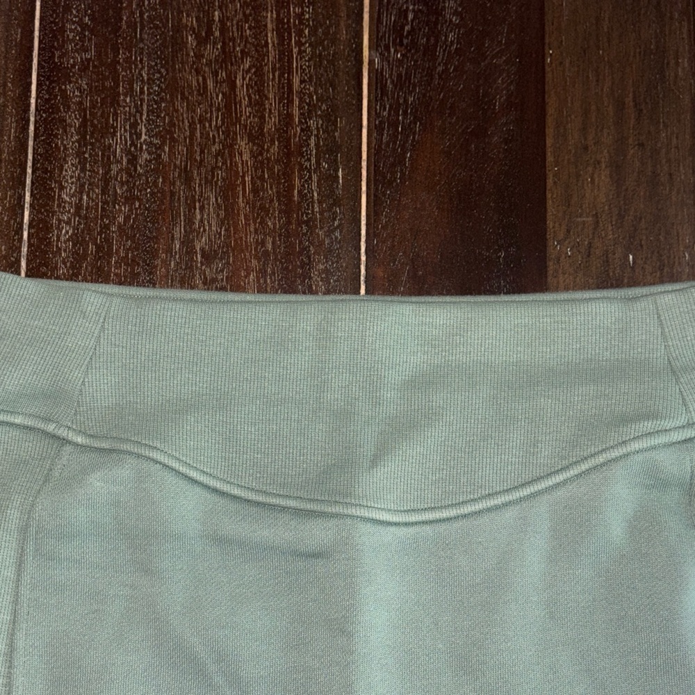 Lululemon Scuba Skirt Army Green High Rise Medium - Picture 3 of 5